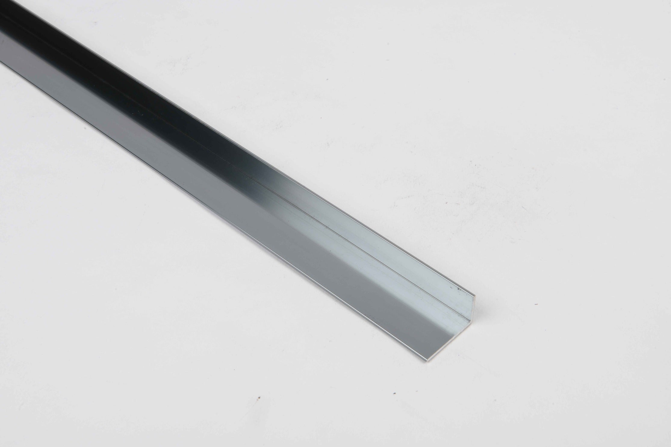 Unequal Angle Profile Ice Silver - Aluminium