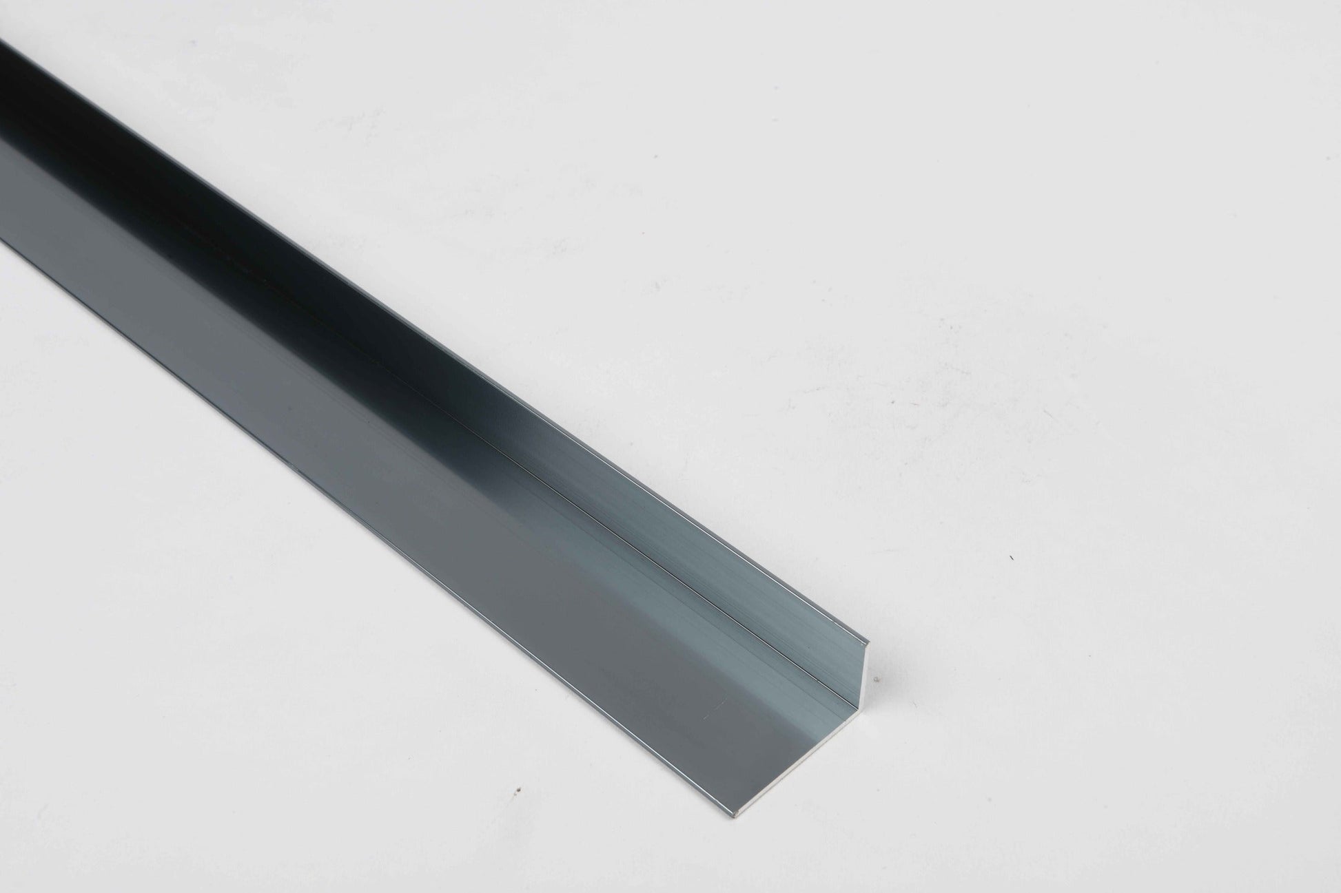 Unequal Angle Profile Ice Silver - Aluminium